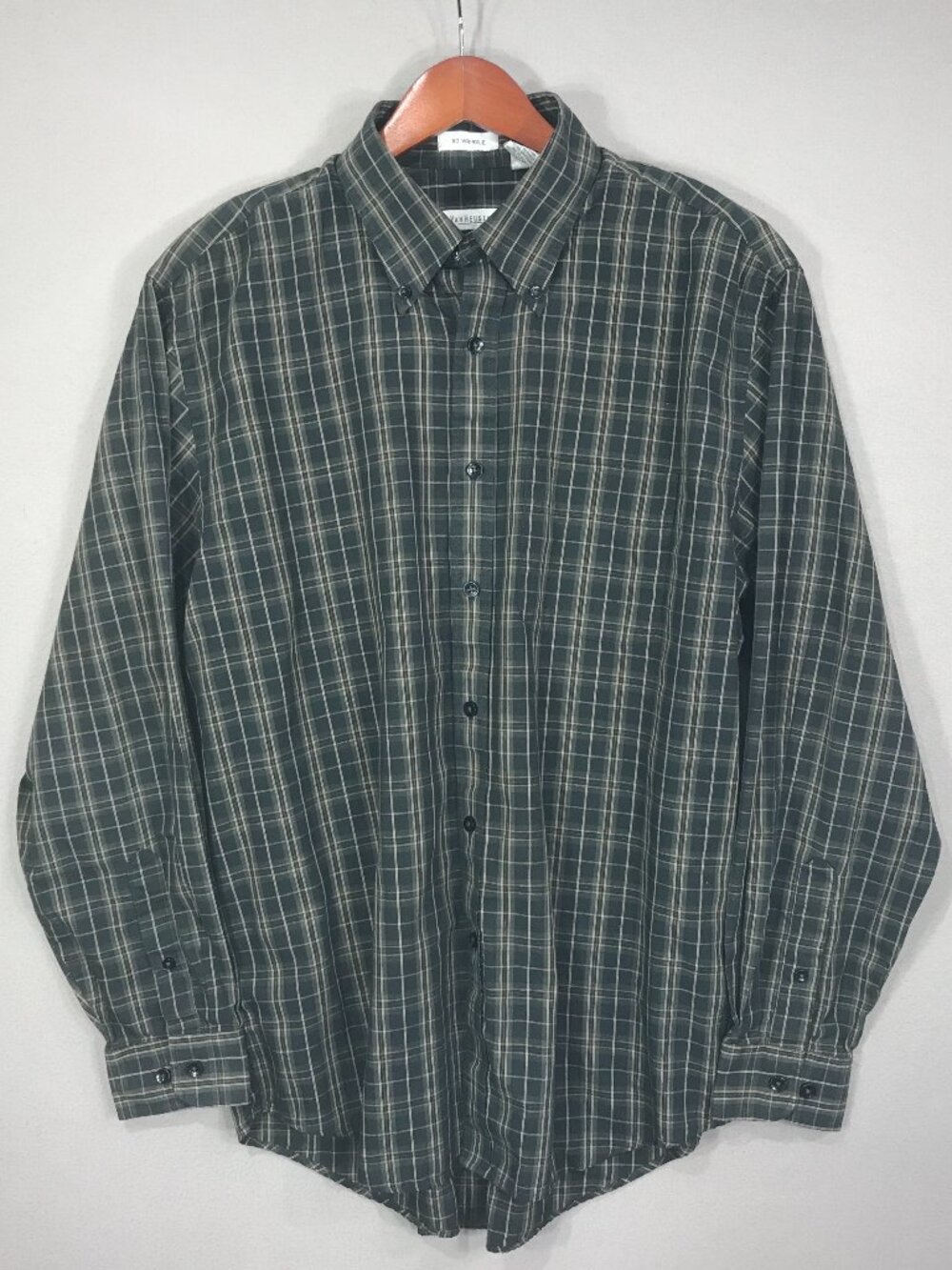 Van Heusen Shirt Men's Medium Green Plaid Button Down Long Sleeve Wrinkle Free